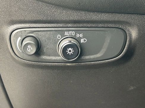 Used 2024 Chevrolet Equinox LT image 32