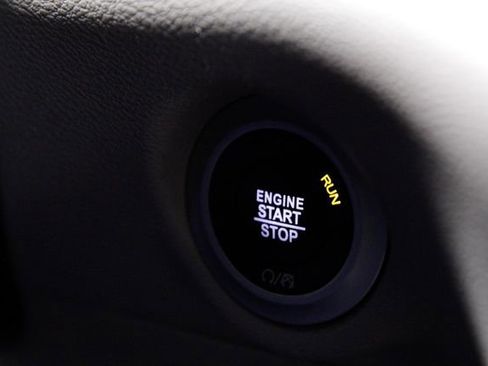 Used 2024 Chrysler Pacifica Touring-L image 33