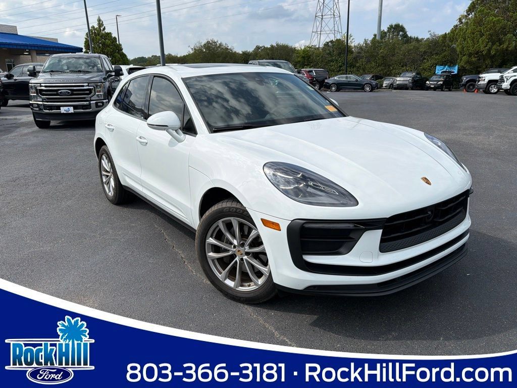Used 2024 Porsche Macan AWD/4WD image 1