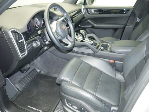 Certified 2023 Porsche Cayenne AWD/4WD image 5