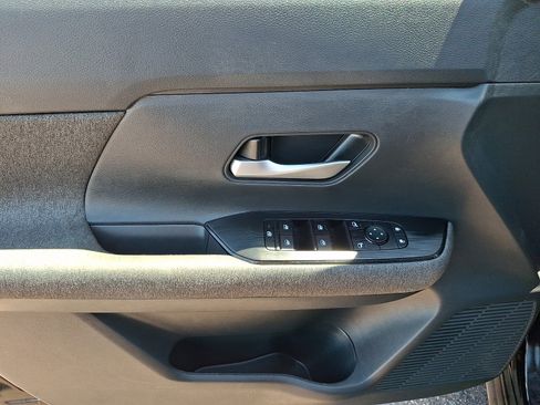 Used 2025 Nissan Kicks SV FWD image 12