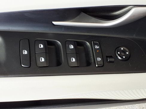 Used 2026 Hyundai Elantra Limited FWD image 15
