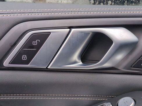Used 2025 BMW X7 xDrive40i w/ M Sport Package AWD/4WD image 12