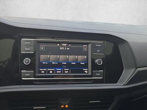 Used 2022 Volkswagen Jetta SE w/ Panoramic Sunroof Package FWD image 13