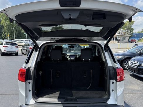 Used 2019 GMC Acadia SLT AWD/4WD image 16