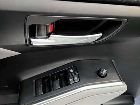 Certified 2020 Toyota Highlander XLE image 36