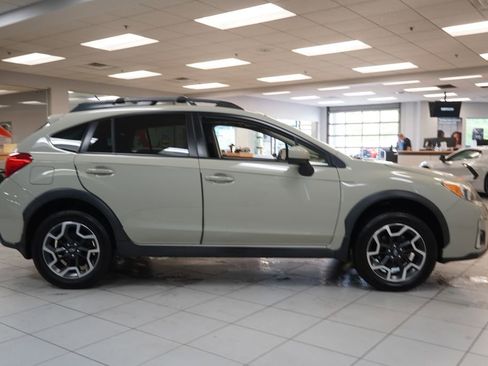 Used 2017 Subaru Crosstrek 2.0i Premium w/ Moonroof Package AWD/4WD image 16