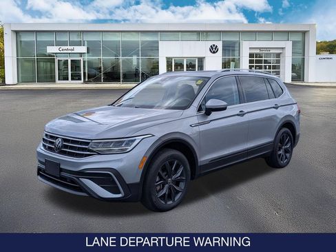 Used 2023 Volkswagen Tiguan SE AWD/4WD image 3