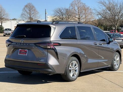 Certified 2023 Toyota Sienna XLE w/ XLE Plus Package image 4