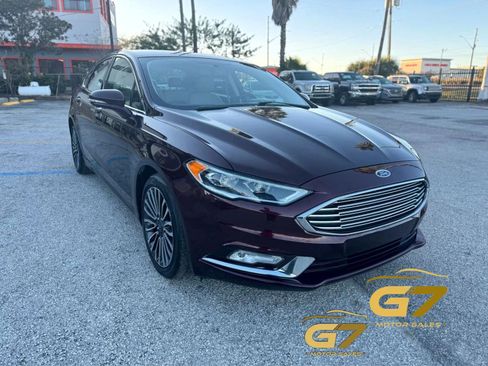 Used 2017 Ford Fusion SE w/ Fusion SE Technology Package FWD image 5