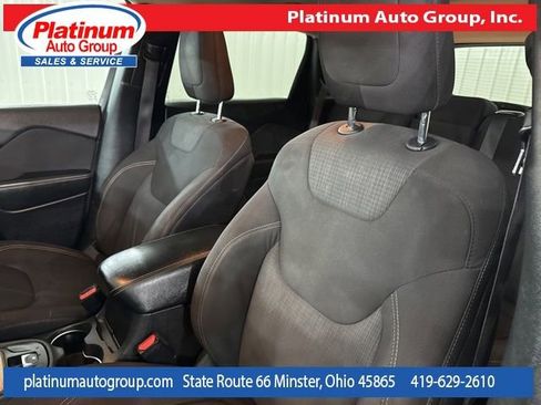 Used 2015 Jeep Cherokee Latitude w/ Comfort/Convenience Group image 11