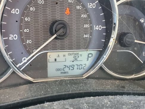 Used 2016 Toyota Corolla LE FWD image 18