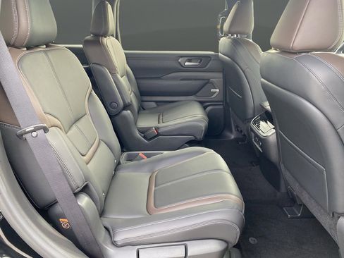 New 2025 Nissan Armada SL w/ Captain's Chari Seat Package image 35