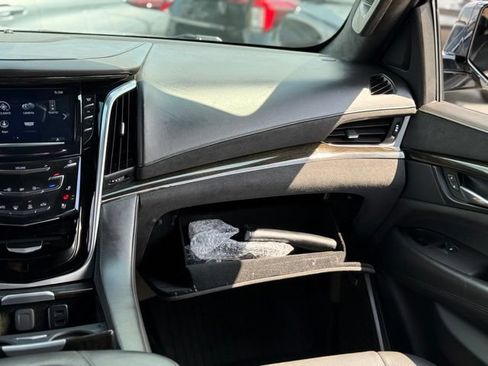Used 2020 Cadillac Escalade Platinum AWD/4WD image 36