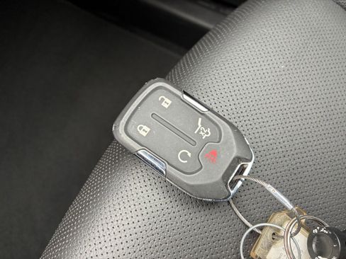 Used 2024 GMC Terrain SLT AWD/4WD image 28