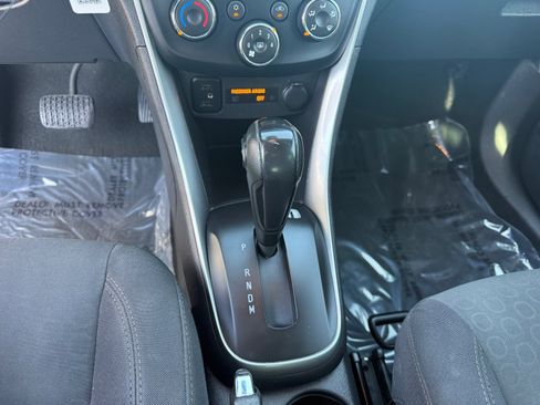 Used 2020 Chevrolet Trax LS FWD image 23