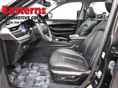 Used 2023 Jeep Grand Cherokee L Limited AWD/4WD image 14