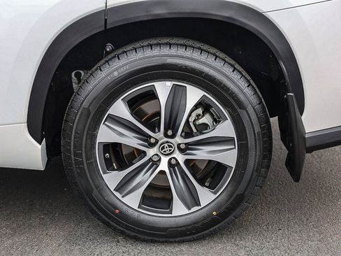 Used 2023 Toyota Highlander XLE FWD image 33