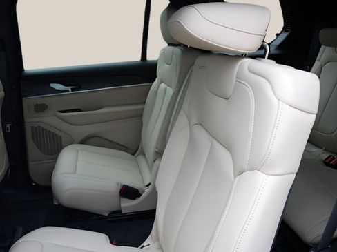 New 2026 Jeep Grand Cherokee L Limited AWD/4WD image 15