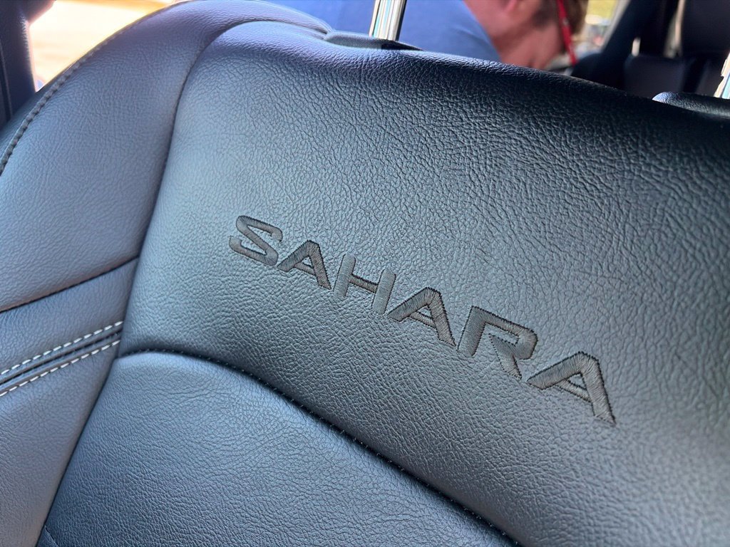 Used 2023 Jeep Wrangler Unlimited Sahara AWD/4WD image 17