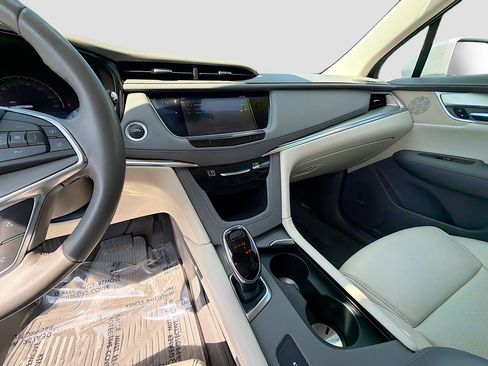 Used 2018 Cadillac XT5 Luxury w/ Driver Awareness Package image 26