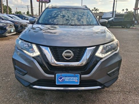 Used 2018 Nissan Rogue SV image 2