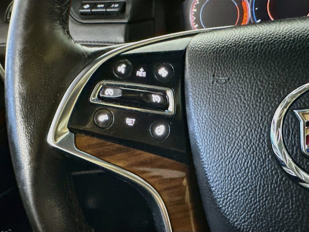 Used 2015 Cadillac Escalade Luxury AWD/4WD image 25