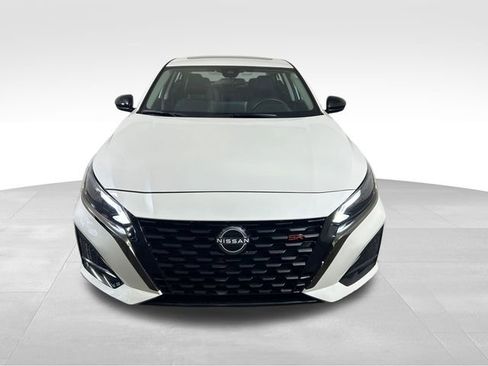 Used 2025 Nissan Altima 2.5 SR w/ SR Premium Package image 9