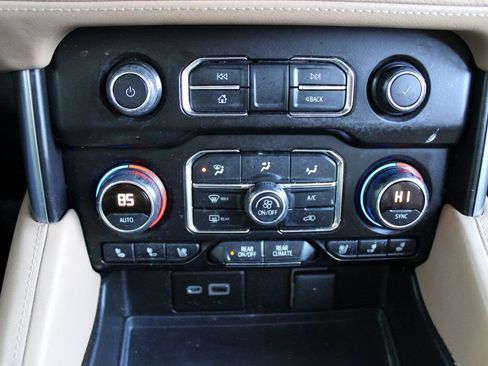 Used 2021 Chevrolet Tahoe Premier AWD/4WD image 19