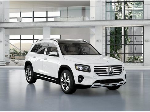 Used 2026 Mercedes-Benz GLB 250 4MATIC image 8