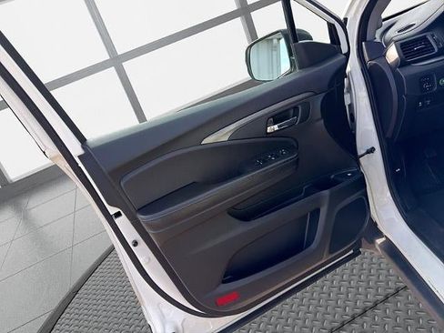 Used 2017 Honda Ridgeline RTL image 22