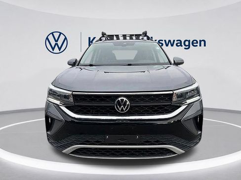 Certified 2022 Volkswagen Taos SE FWD image 14