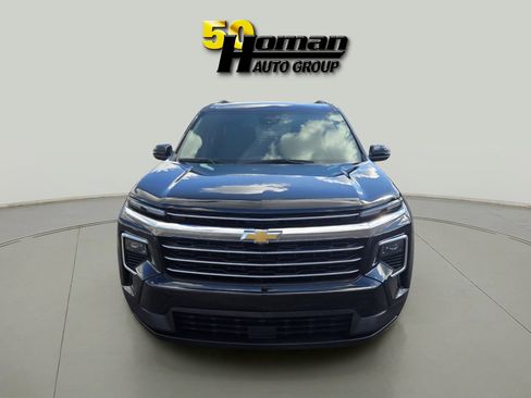 Used 2025 Chevrolet Traverse LT image 8
