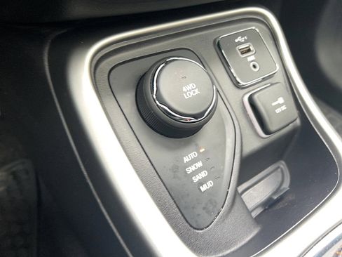 Used 2020 Jeep Compass Latitude image 39