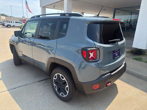 Used 2017 Jeep Renegade Trailhawk w/ Premium Trailhawk Package AWD/4WD image 14
