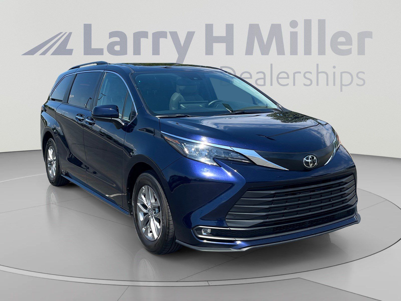 Certified 2026 Toyota Sienna XLE FWD image 7