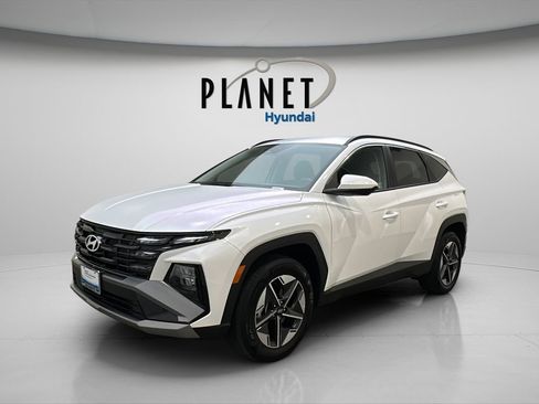 Certified 2025 Hyundai Tucson SEL AWD/4WD image 2