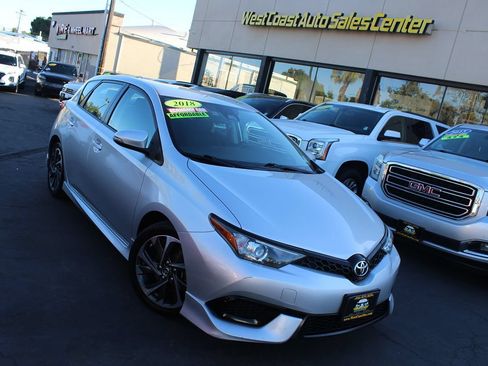 Used 2018 Toyota Corolla iM w/ Carpet Mat Package (TMS) FWD image 34