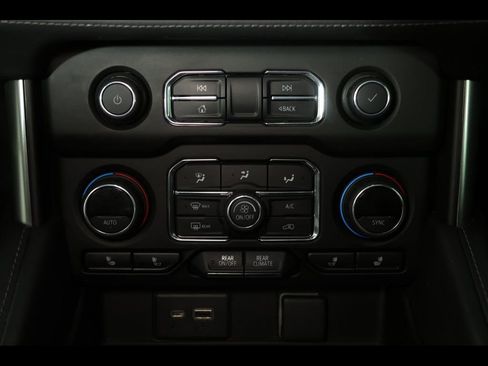 Used 2021 Chevrolet Tahoe Z71 w/ Z71 Signature Package image 29