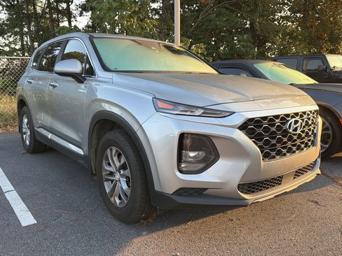Used 2020 Hyundai Santa Fe SE w/ Cargo Package image 4