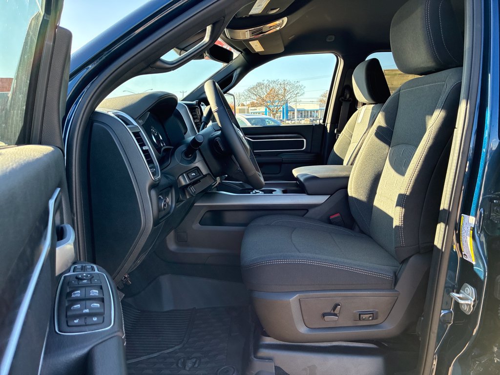 New 2024 RAM 2500 Big Horn w/ Night Edition AWD/4WD image 10