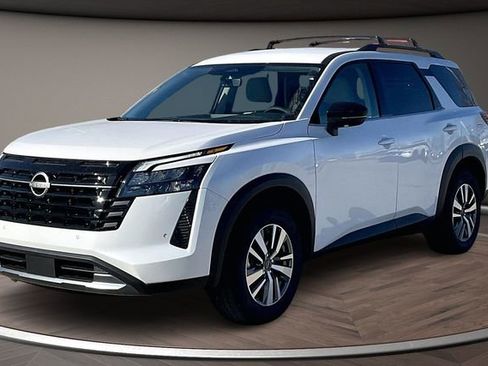 New 2026 Nissan Pathfinder SL image 1