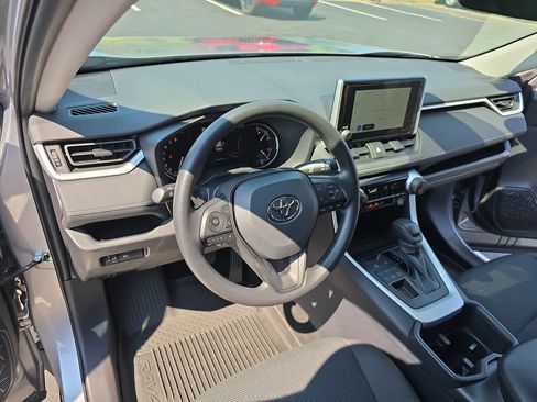 Used 2025 Toyota RAV4 LE AWD/4WD image 17