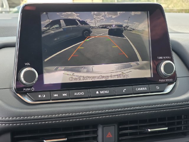 Used 2024 Nissan Rogue SV FWD image 11