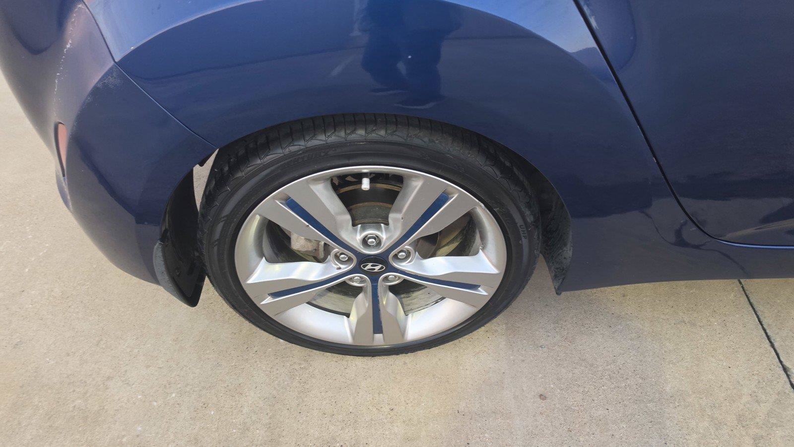 Used 2017 Hyundai Veloster Value Edition FWD image 32