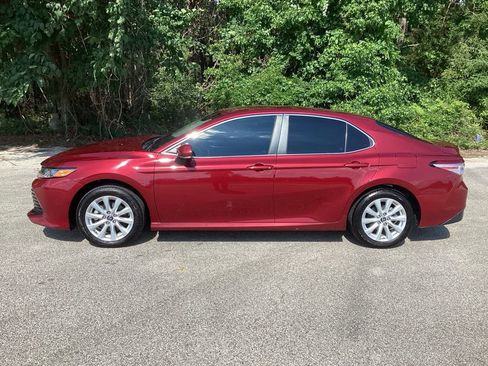 Used 2018 Toyota Camry LE w/ Convenience Package FWD image 6