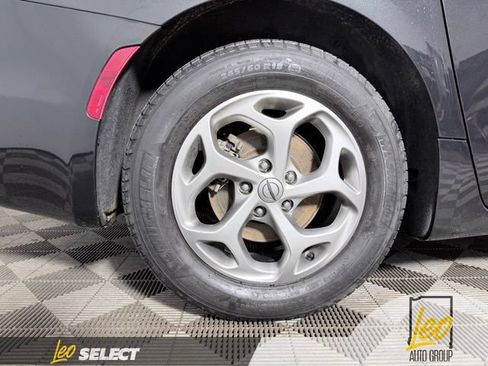 Used 2022 Chrysler Pacifica Limited FWD image 19