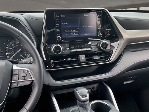 Used 2020 Toyota Highlander XLE image 9