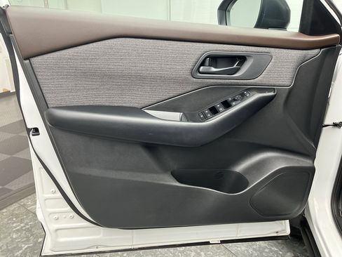 Used 2023 Nissan Rogue S image 6