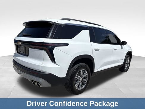 Used 2025 Chevrolet Traverse LT w/ Driver Confidence Package FWD image 5